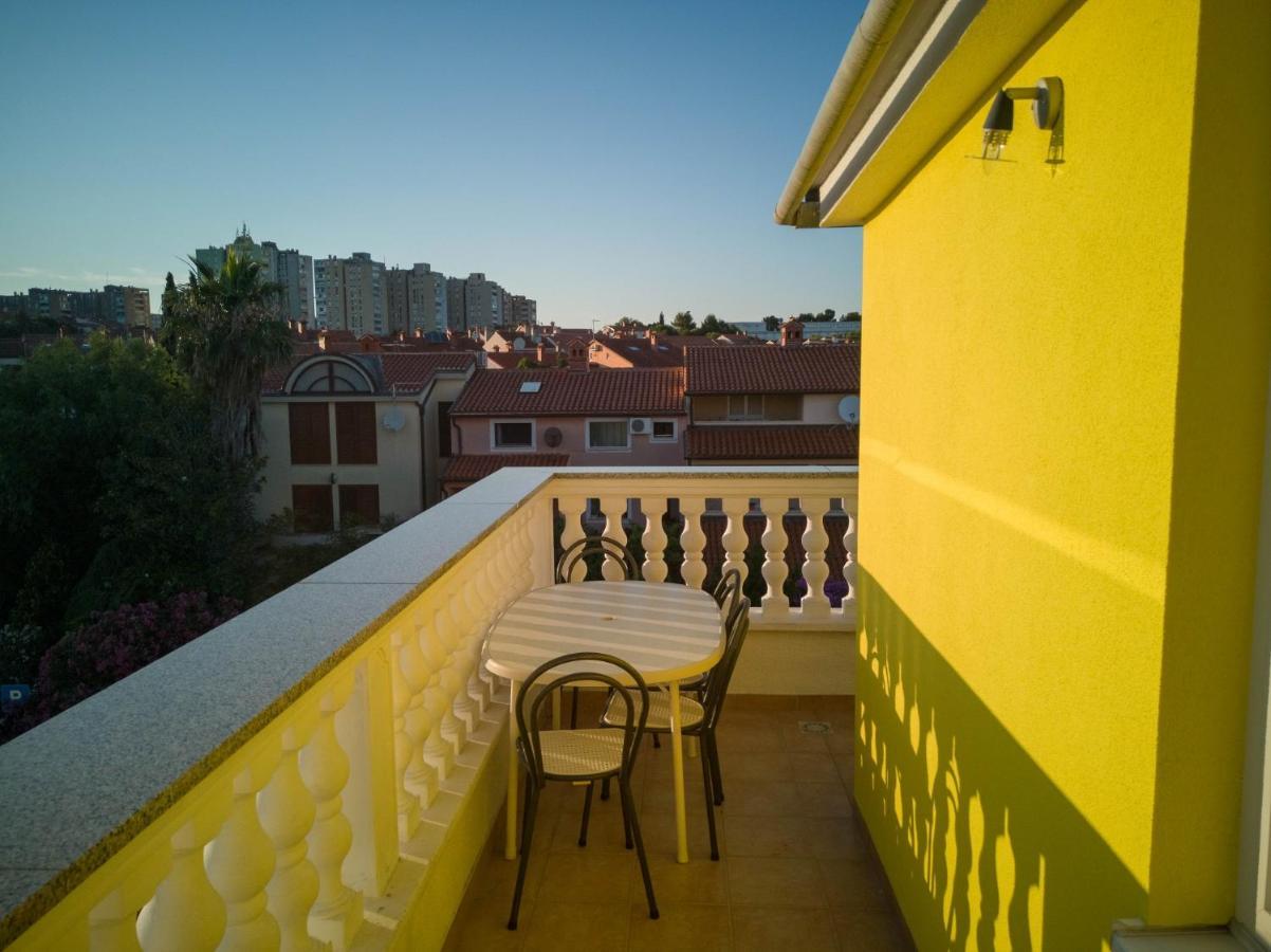 Jela Apartment With A Big Balcony PUY 외부 사진